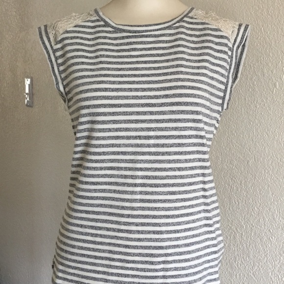 Cute blouse - Picture 1 of 1